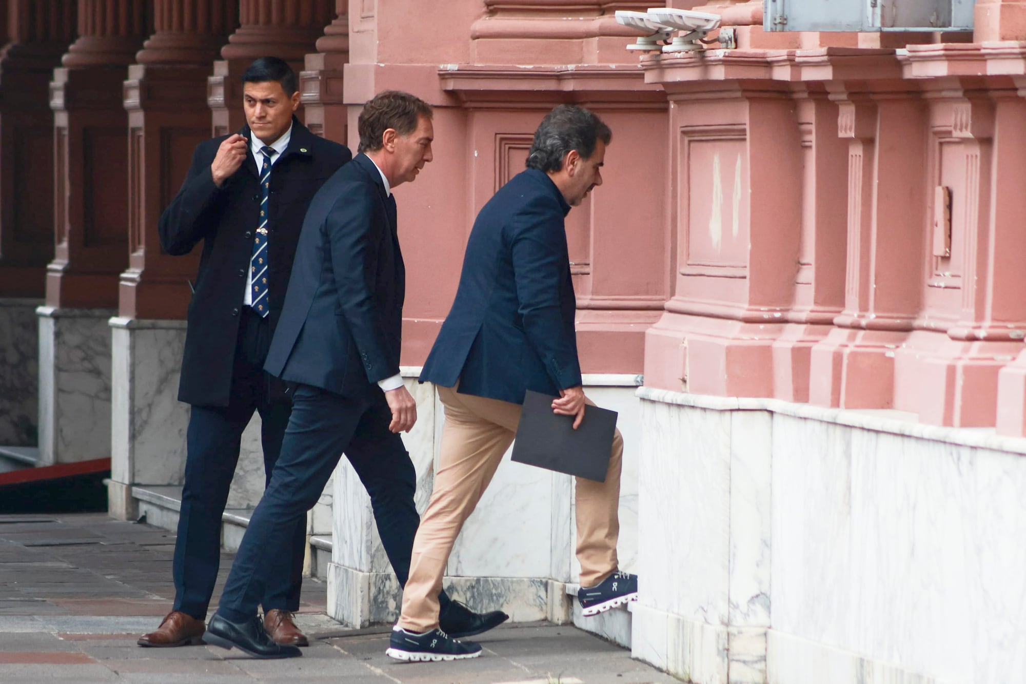 Llegada de Cristian Ritondo y Diego Santilli a la reunión con Karina Milei en Casa Rosada