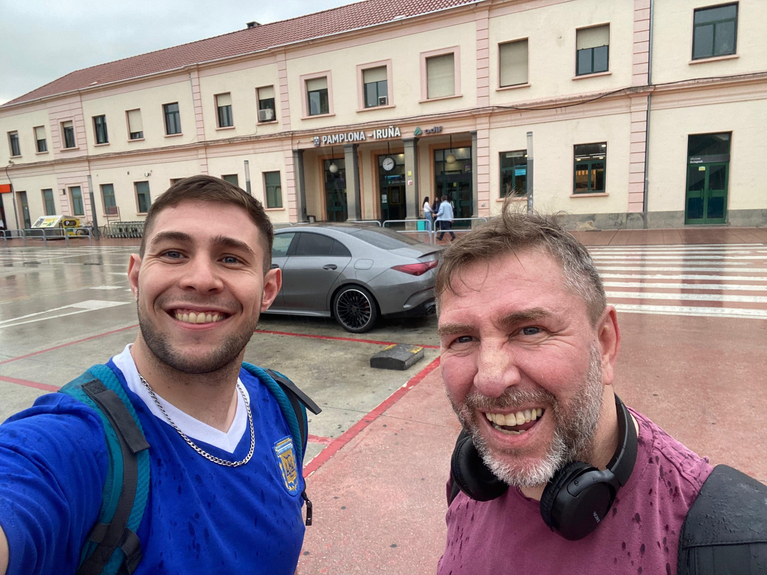 Joaquín, hijo del periodista, arribó a España para acompañar a su padre con el tratamiento