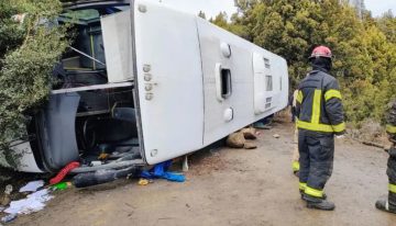 Accidente en Villa Traful | El crudo relato de una de las víctimas que pudo rescatar a su esposa: “Me pedía que no la soltara”