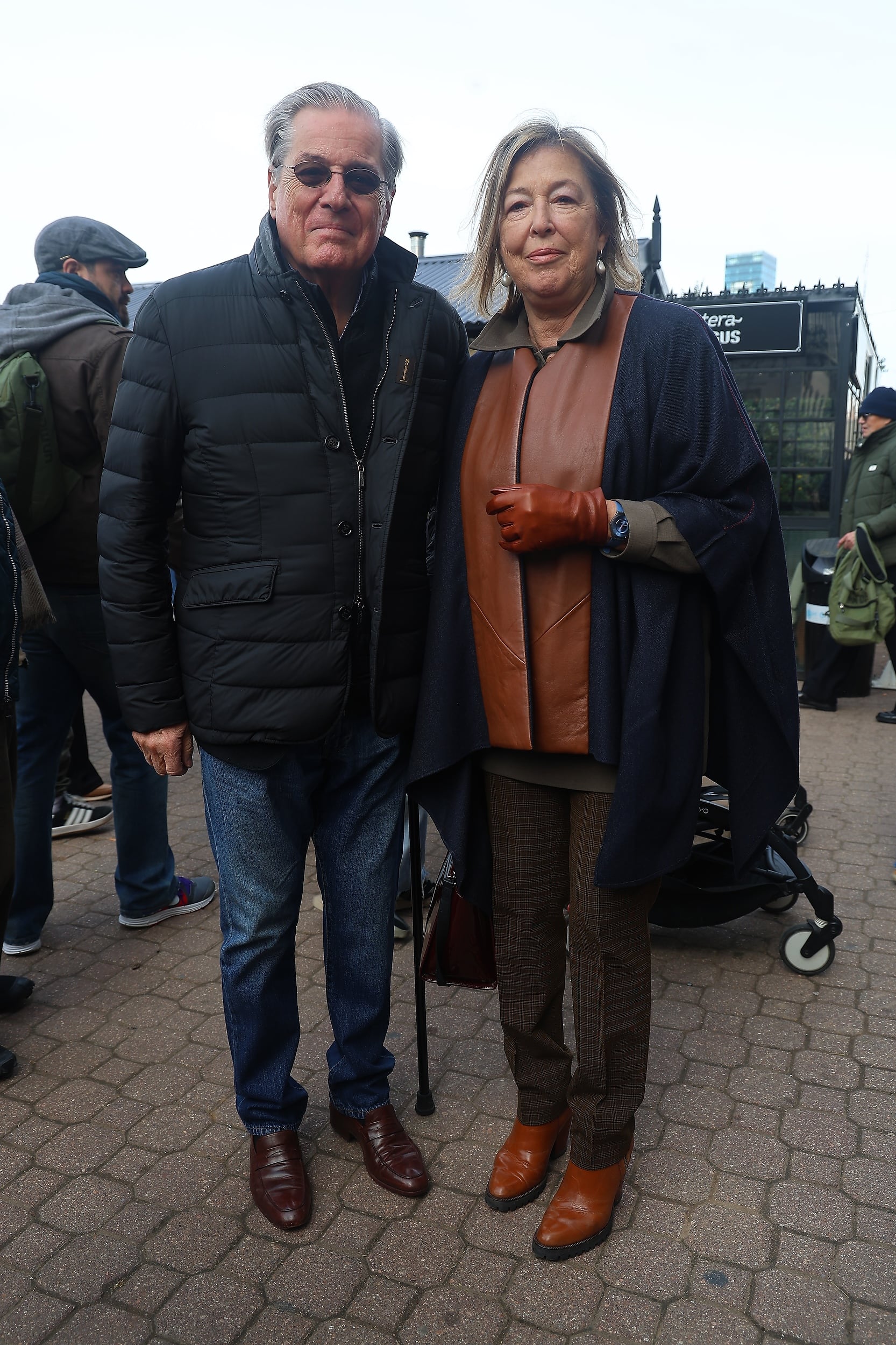 El presidente de Mozarteum Argentino, Luis Alberto de Erize, junto a su esposa, Mónica Gancia