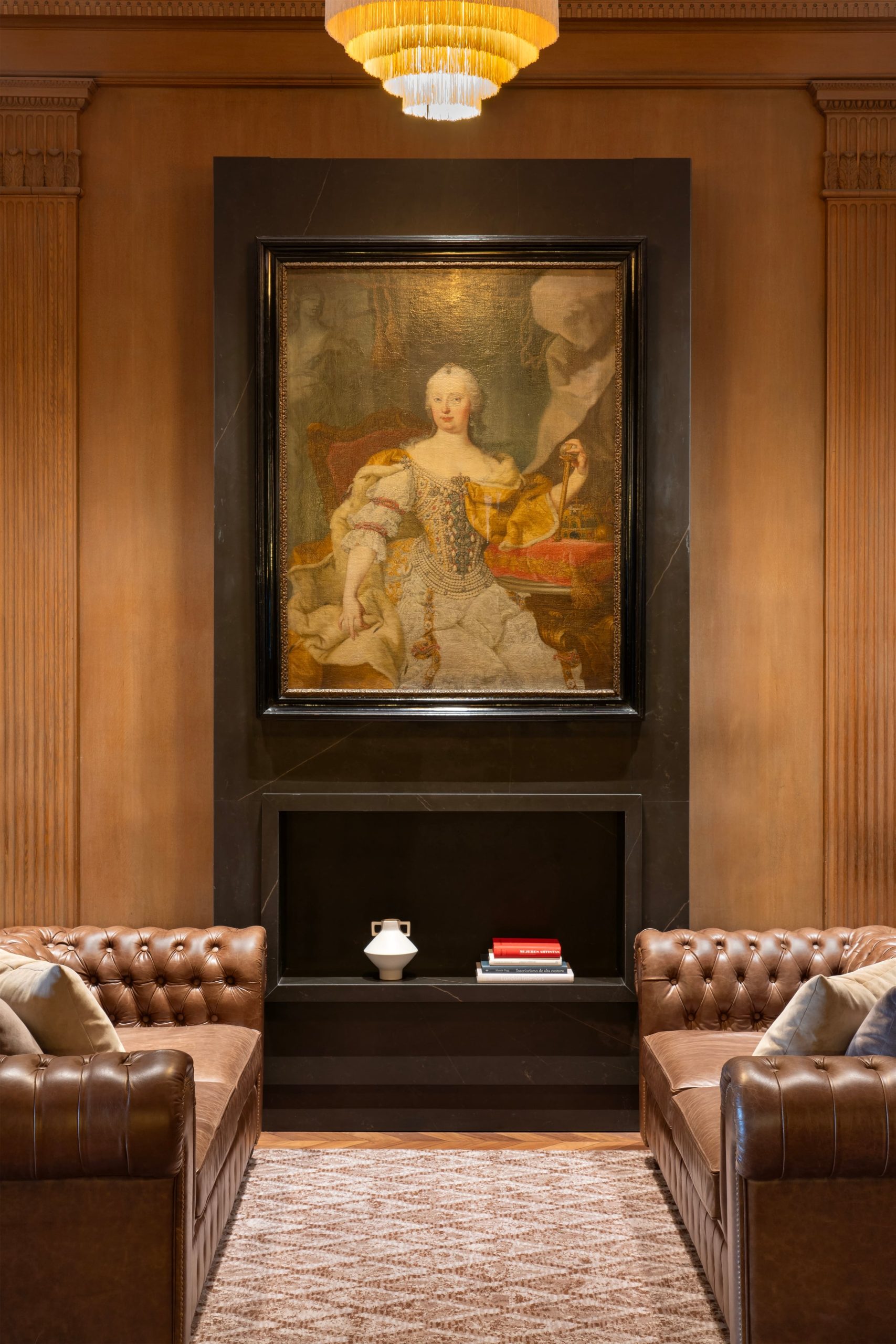 En el centro, el retrato de la reina María Teresa de Austria