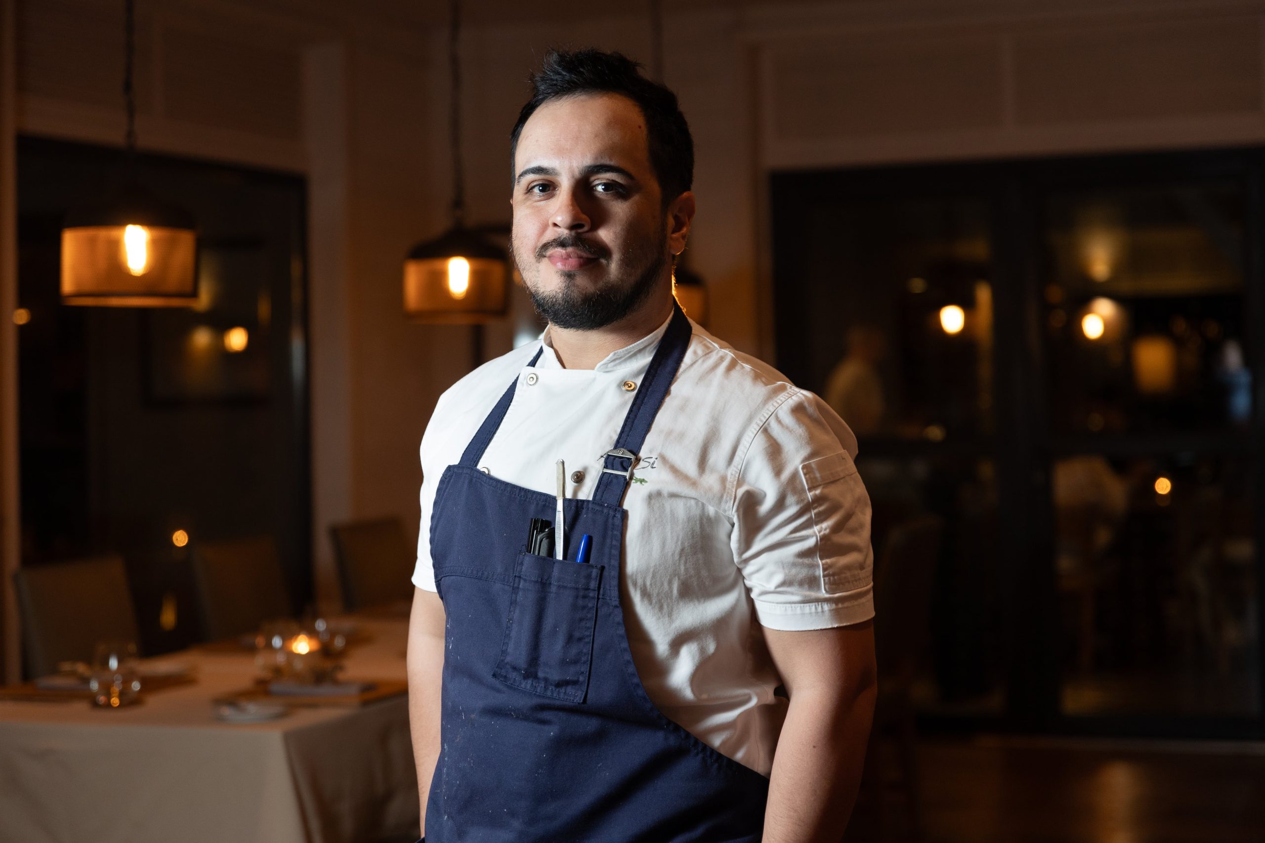 El chef Mauricio Álvez hace de cada comida un pequeño ritual que refleja la identidad del lugar