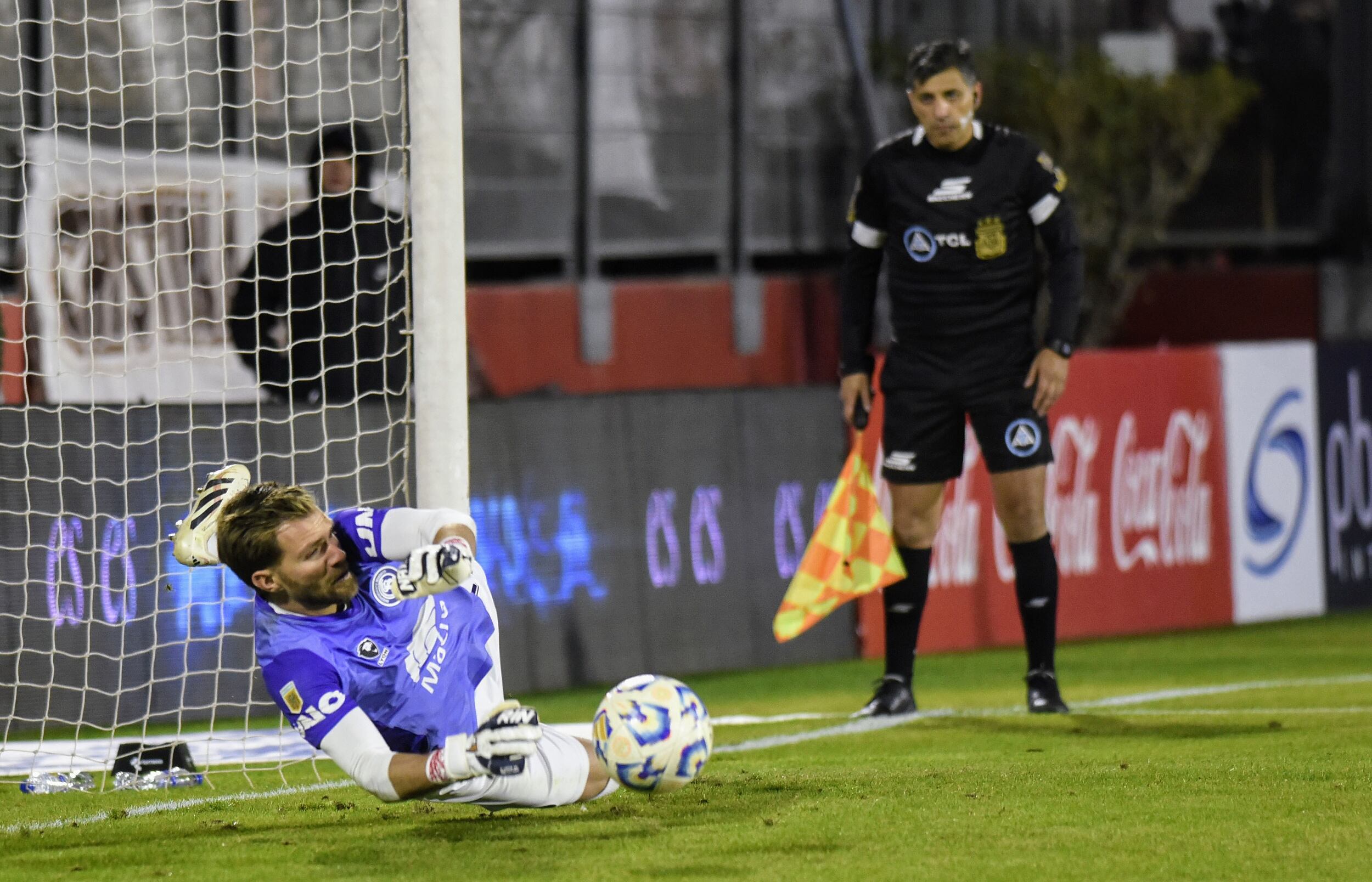 Ezequiel Centurión atajó dos penales en la definición por penales contra Platense, lo que contribuyó a la victoria de Independiente Rivadavia en la Copa Argentina