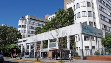 Violencia en una escuela de La Boca: la madre de un alumno le clavó una lapicera al director