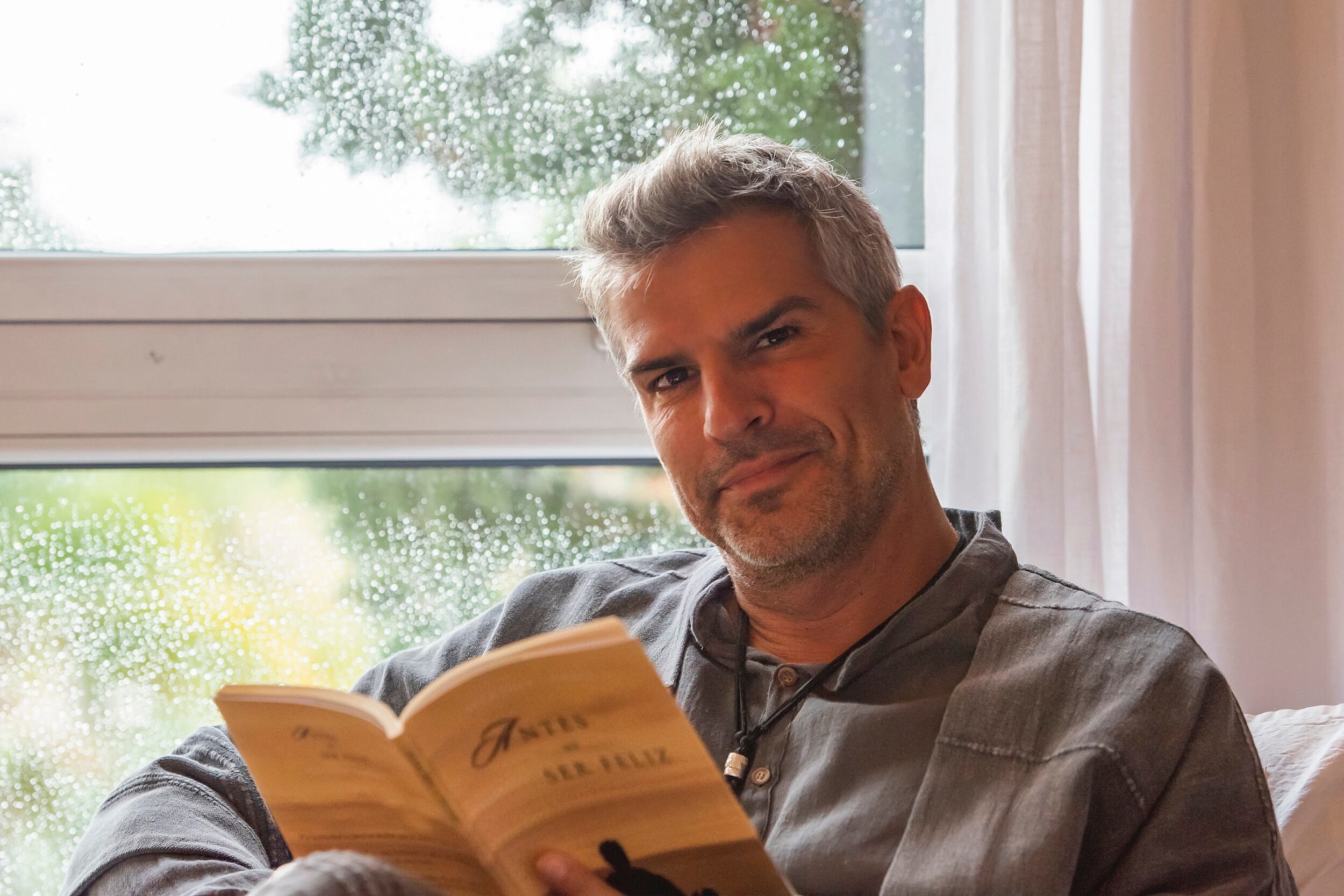 Su libro, Antes de ser feliz, está disponible a través de sus redes sociales, @patogimenez.