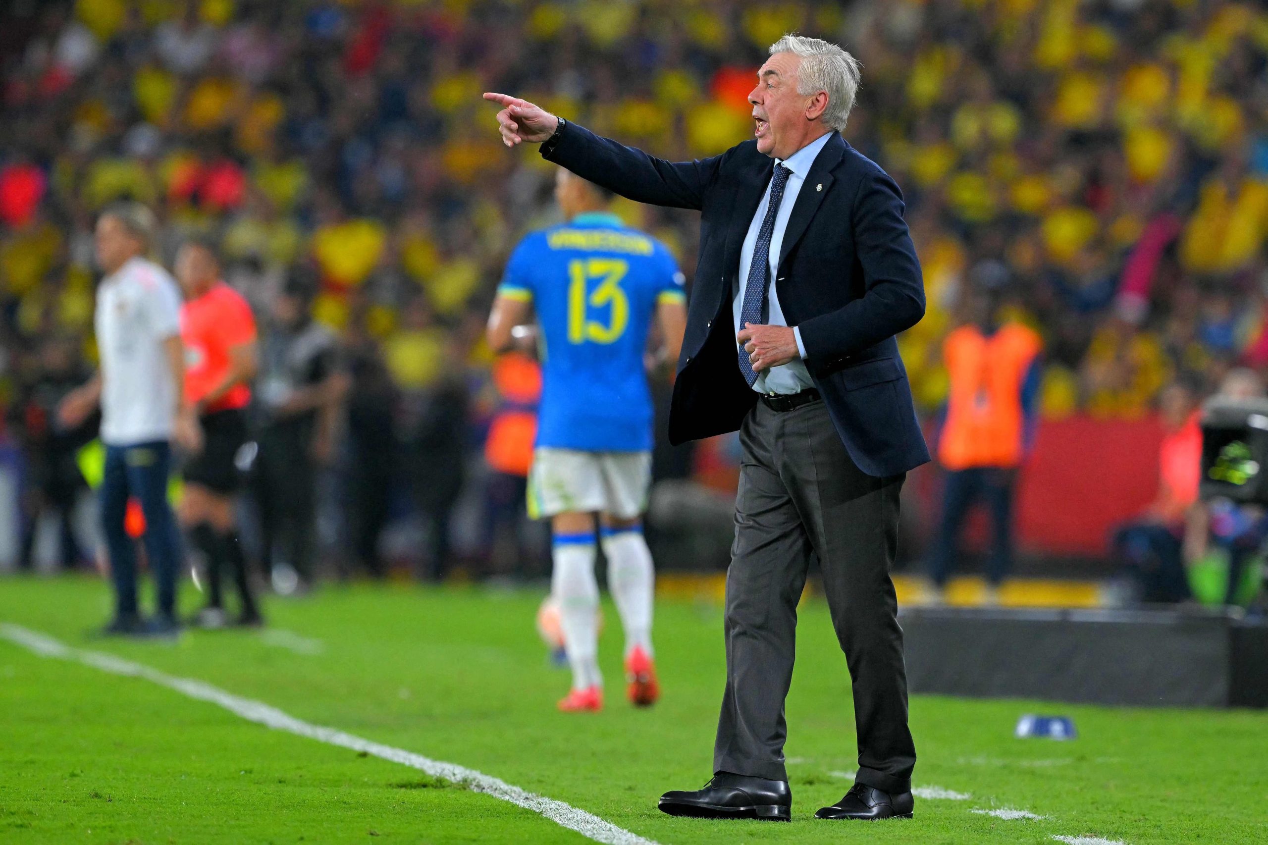 Carlo Ancelotti, el día de su debut en Brasil, en un 0-0 ante Ecuador, con su hijo Davide todavía como colaborador
