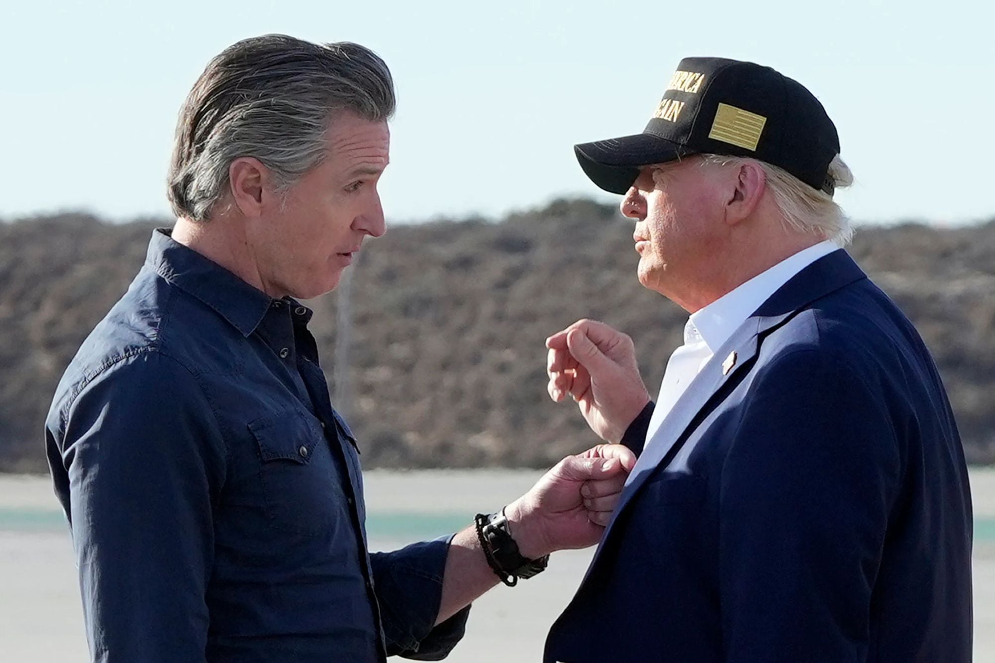 Trump declaró que habló con Newsom sobre las protestas antes de enviar marines a Los Ángeles, pero el gobernador negó haber tratado ese tema con él