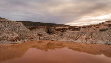 Es posible visitar Marte en la Tierra: el lugar de Argentina con acantilados, energía y un paisaje alucinante