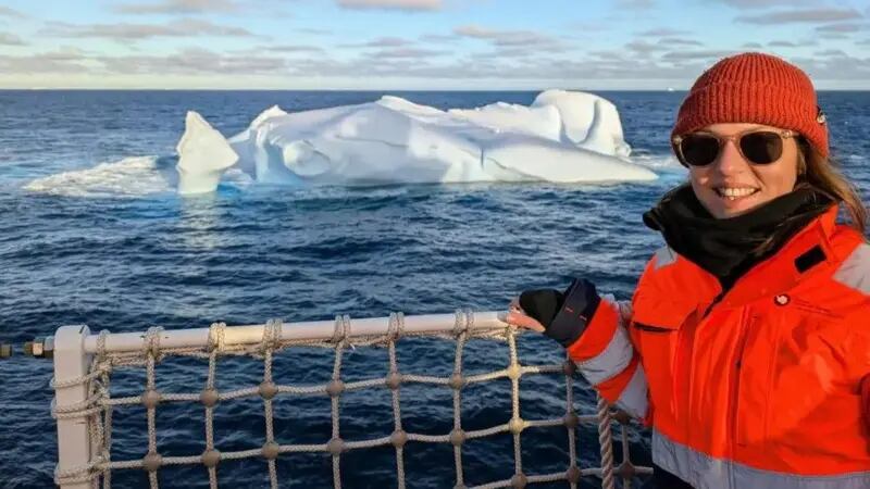 Jennifer Freer analizó el zooplancton a bordo del buque polar Sir David Attenborough
