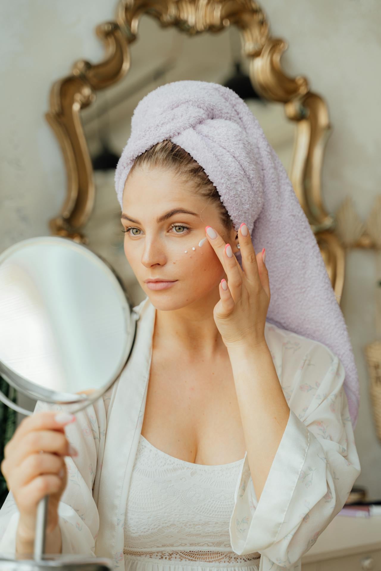 La crema recomendada por la maquillista reduce los signos de la edad y mejora la elasticidad de la piel. Pexels