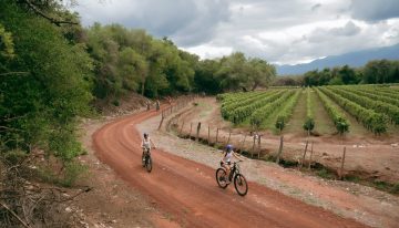 El nuevo programa que combina  rafting, bicis eléctricas, viñedos y buena cocina