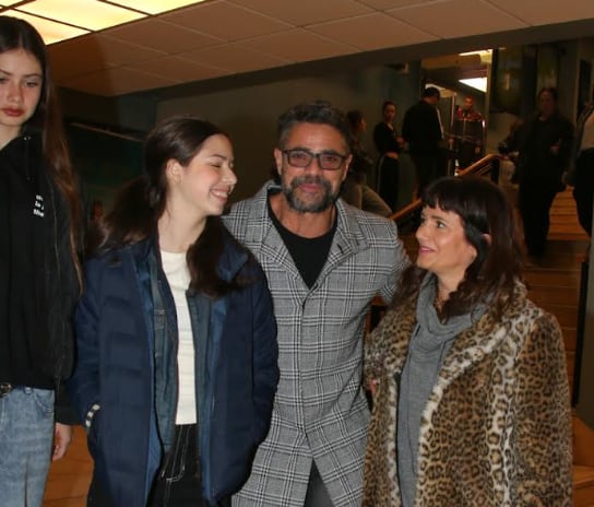 Griselda Siciliani y Luciano Castro con las hijas de sus relaciones anteriores (Foto: Movilpress)