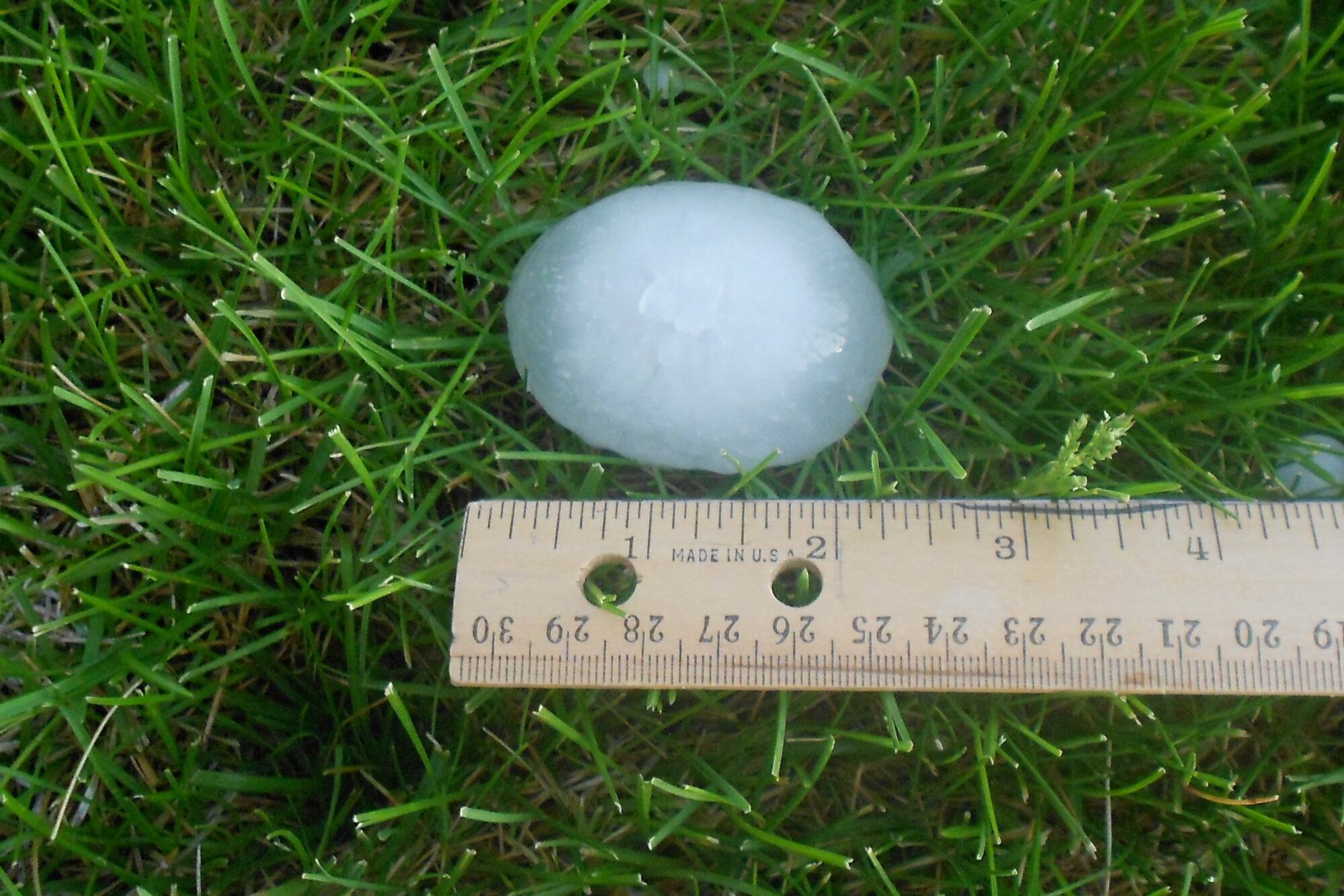 Batavia, Illinois, sufrió en junio el impacto de una supercélula que arrojó granizo del tamaño de pelotas de tenis