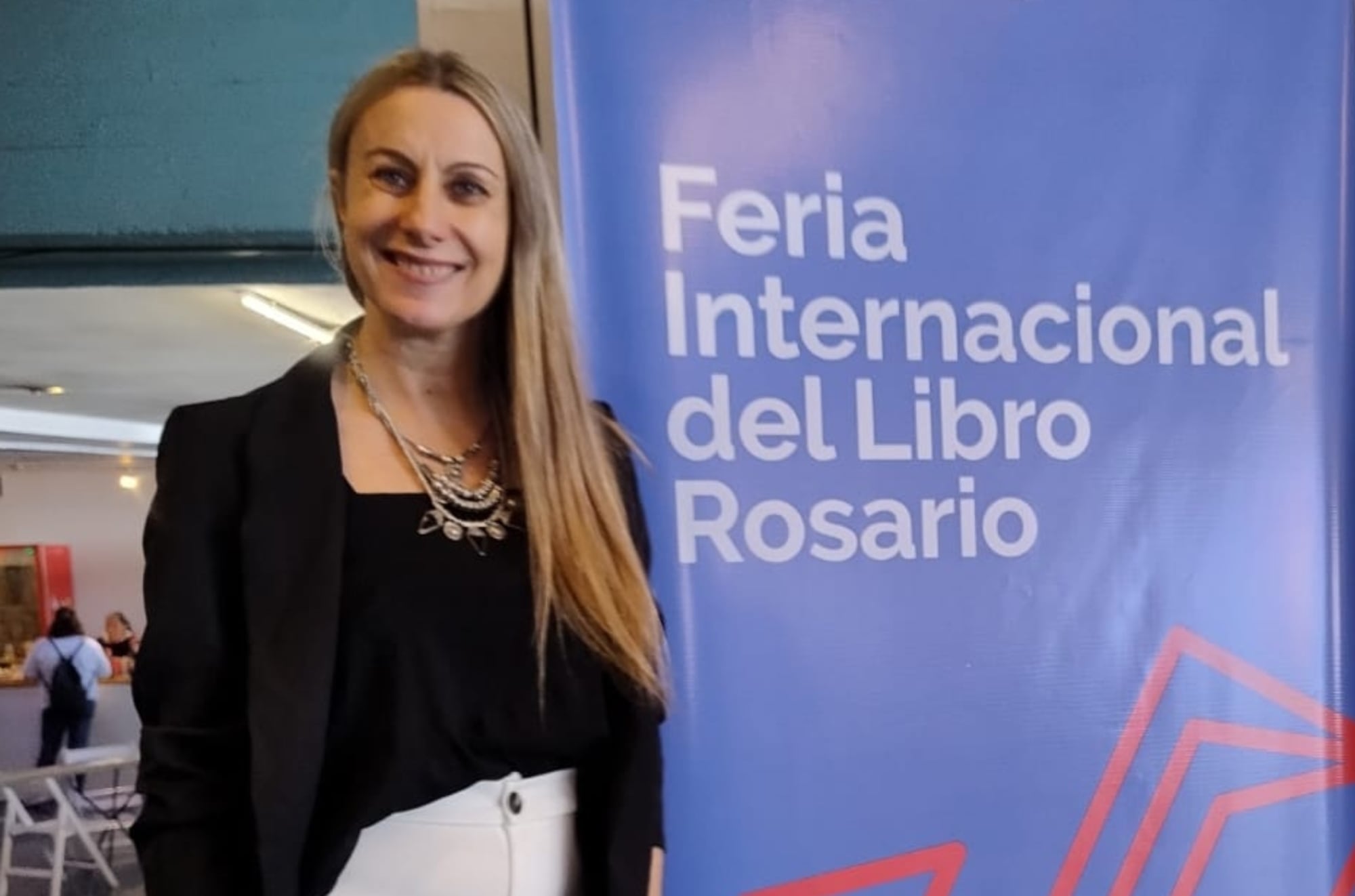 Presentando uno de sus libros en Rosario.