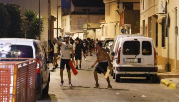 Nueve detenidos en el sur de España tras la “cacería” de la ultraderecha a migrantes por la paliza a una persona mayor