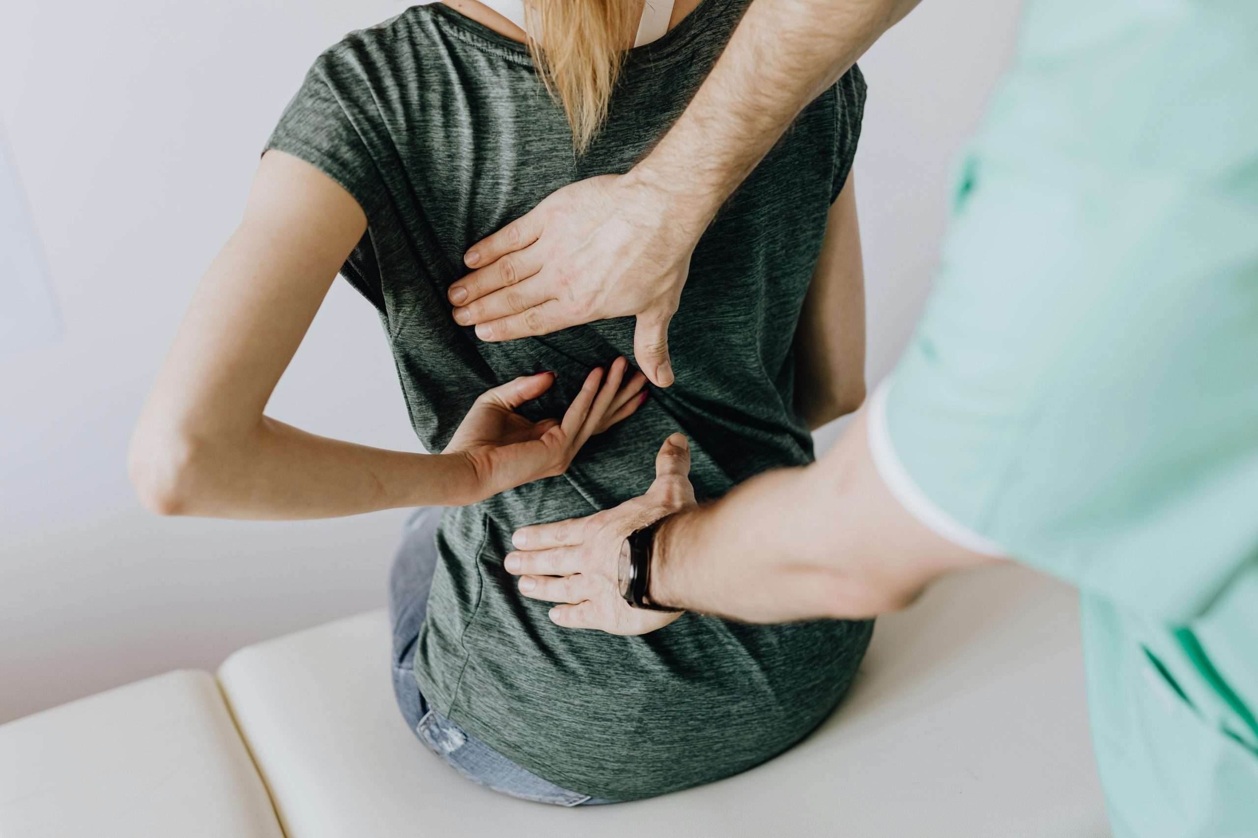 Quienes tienen antecedentes familiares de enfermedad renal, diabetes o hipertensión deben hacerse análisis de sangre y orina de forma regular