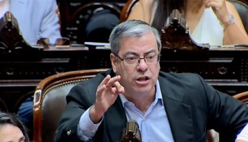 La oposición deja de lado sus diferencias para tratar dos proyectos que incomodan al Gobierno