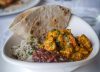 El restaurante de cocina india que convoca con sus platos especiados a pasos del mar