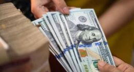 Dólar hoy: el blue sigue subiendo, mientras el minorista llegó a $1300 y retrocedió