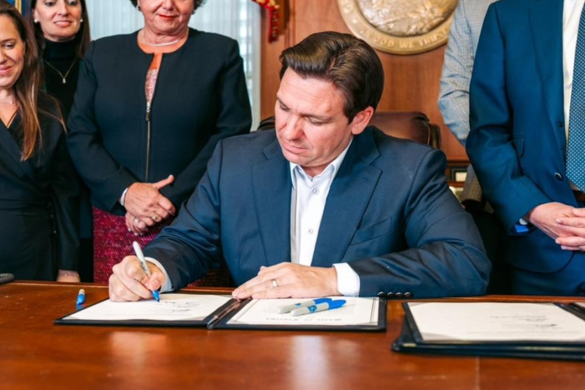 Ron DeSantis argumenta que las leyes necesitan encajar dentro del marco constitucional y presupuestario del estado