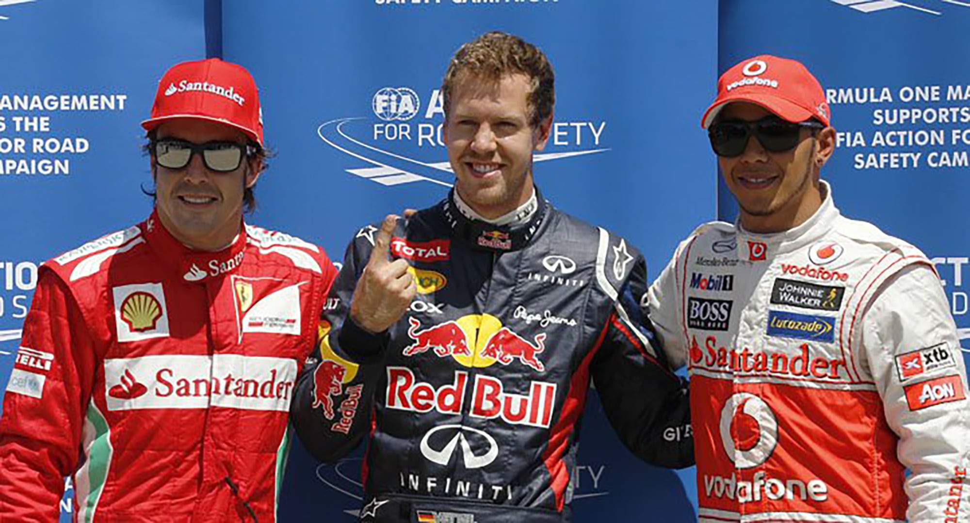 Fernando Alonso (Ferrari), Sebastian Vettel (Red Bull Racing) y Hamilton (McLaren); el británico no quiere repetir las experiencias fallidas el español y del alemán en Ferrari, equipo al que se sumaron como campeones pero en el que no consiguieron un nuevo cetro.