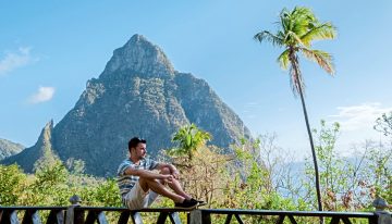 La isla paradisíaca del Caribe con selvas tropicales y playas volcánicas
