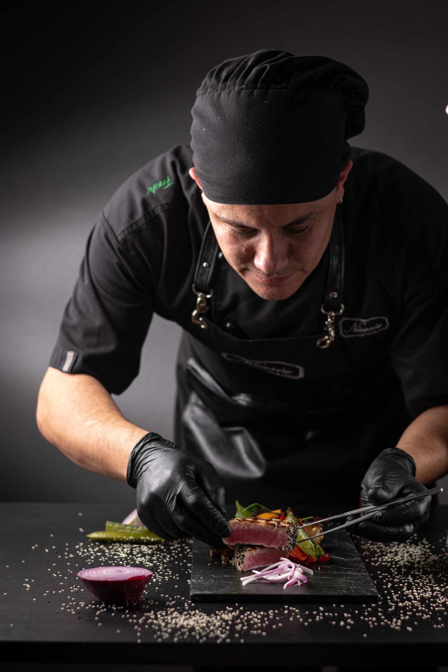 Clavijo tiene una larga trayectoria en la gastronomía. En Buenos Aires trabajó en el restaurante Bengal, donde incursionó en este tipo de cocina.