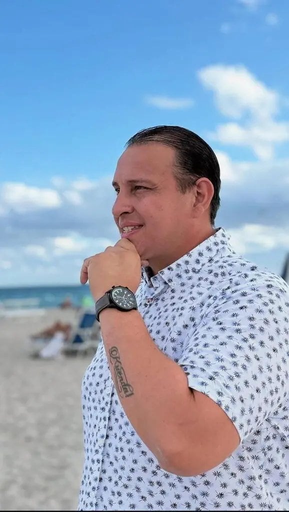 Luis Manuel Rivas Velasquez es un venezolano de 38 años que estuvo en el centro Alligator Alcatraz y luego trasladado a El Paso, Texas, y que actualmente, según su abogado, se encuentra desaparecido