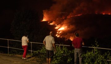 Última hora de los incendios en España, en directo | Los incendios obligan a más de 5.000 personas a pasar la noche fuera de sus casas