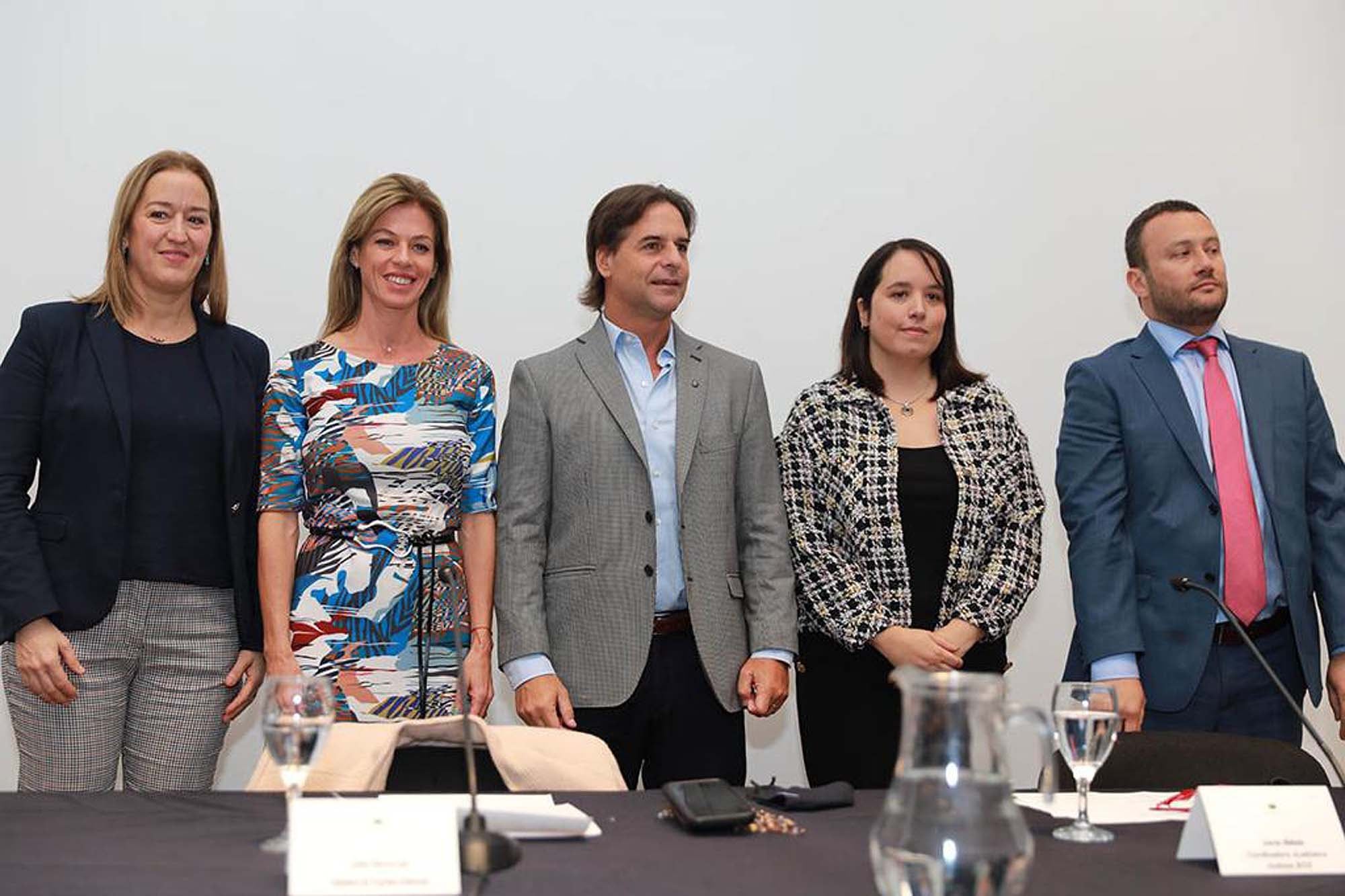 Luis Lacalle Pou y su ex esposa en la segunda edición del Programa Sembrando Redes Sociales, a través del cual se otorgarán 400 becas para que emprendedores de todo el país
