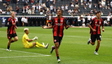 E. Frankfurt le ganó a W. Bremen 4 a 1 por la fecha 1 de la Bundesliga de Alemania