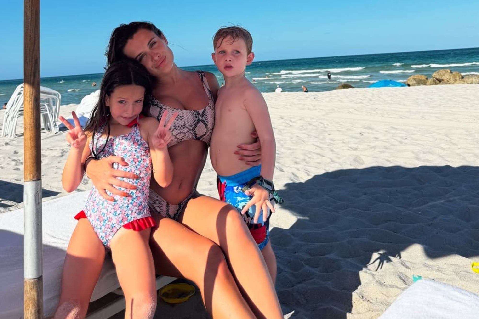 Cami Homs junto a sus hijos de su relación con De Paul: Francesca y Bautista