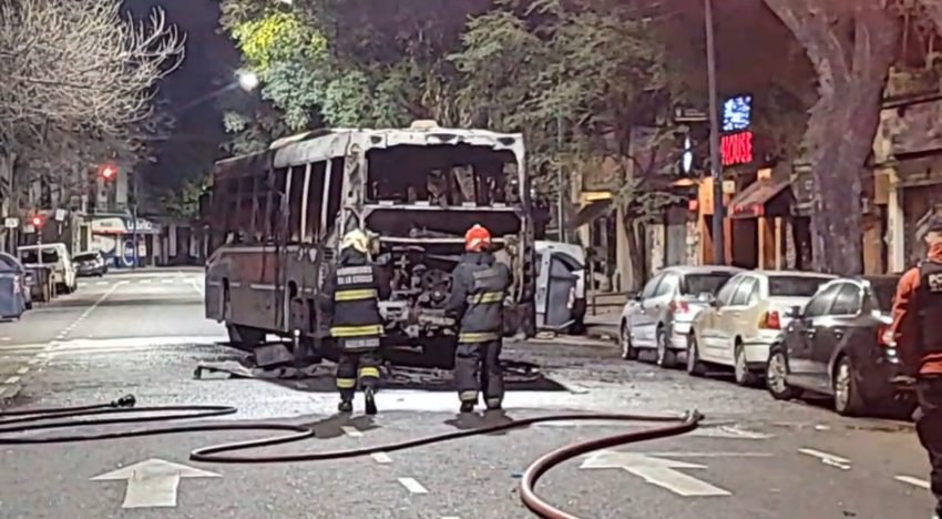 Feroz incendio en una casa de Villa Soldati: dos personas fueron asistidas por el SAME