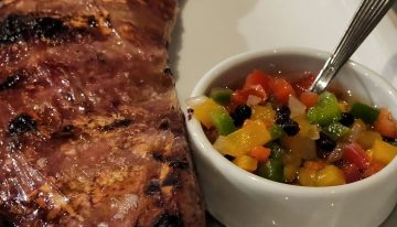 Chimichurri vs. salsa criolla: los tips de las parrillas porteñas para preparar las salsas infaltables en un asado