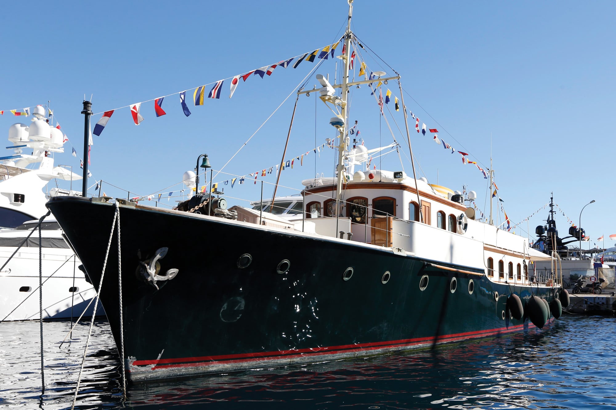 El Pacha III de Carolina de Mónaco no es el más caro ni el más imponente del puerto de Mónaco, pero sí el más elegante. Por lejos (Photo credit should read VALERY HACHE/AFP via Getty Images)