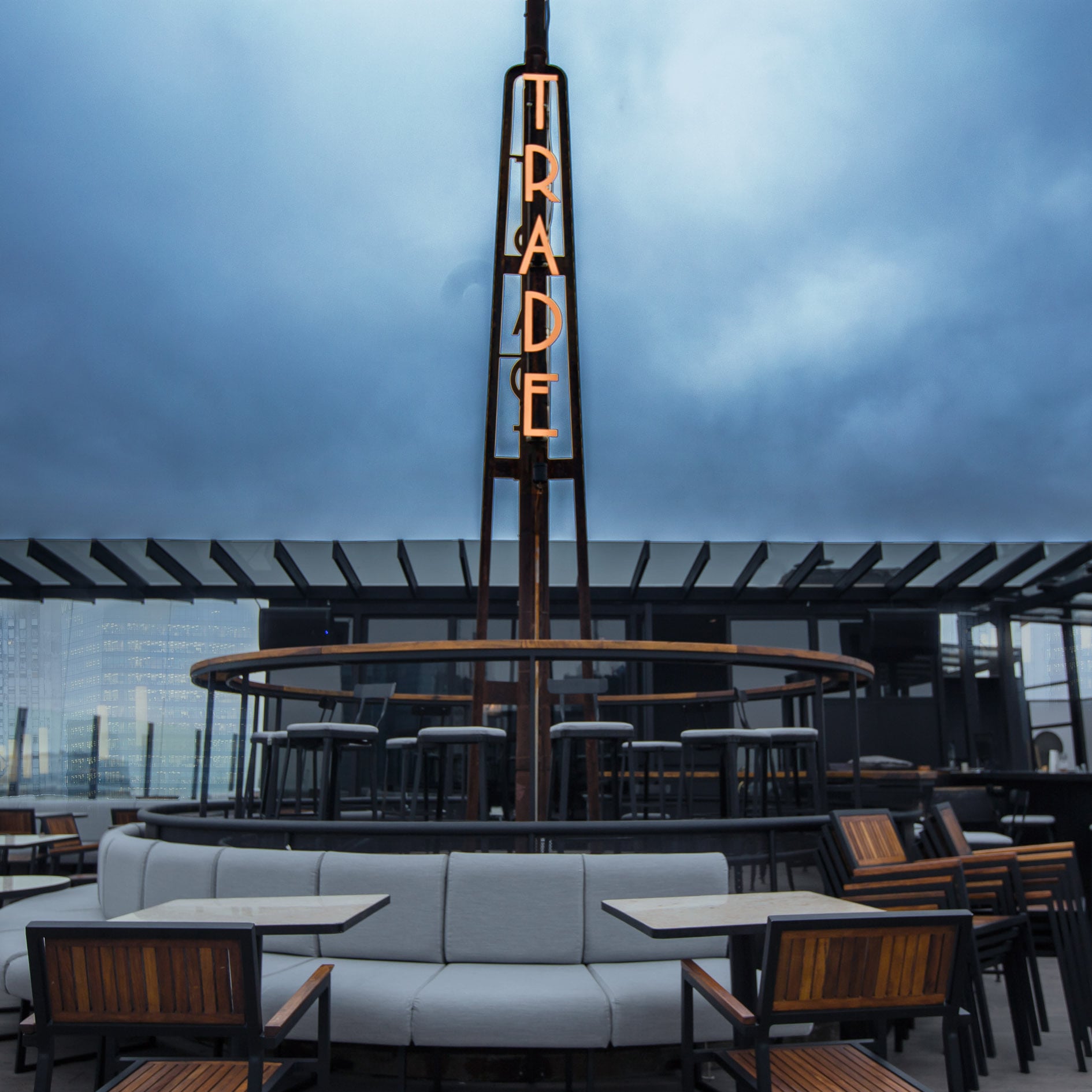 En el último piso, la terraza, tiene una gran barra