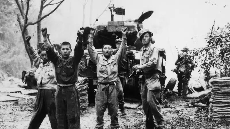 Los soldados norcoreanos fueron tomados como prisioneros por soldados estadounidenses en 1953, el mismo año en que Ahn fue capturado