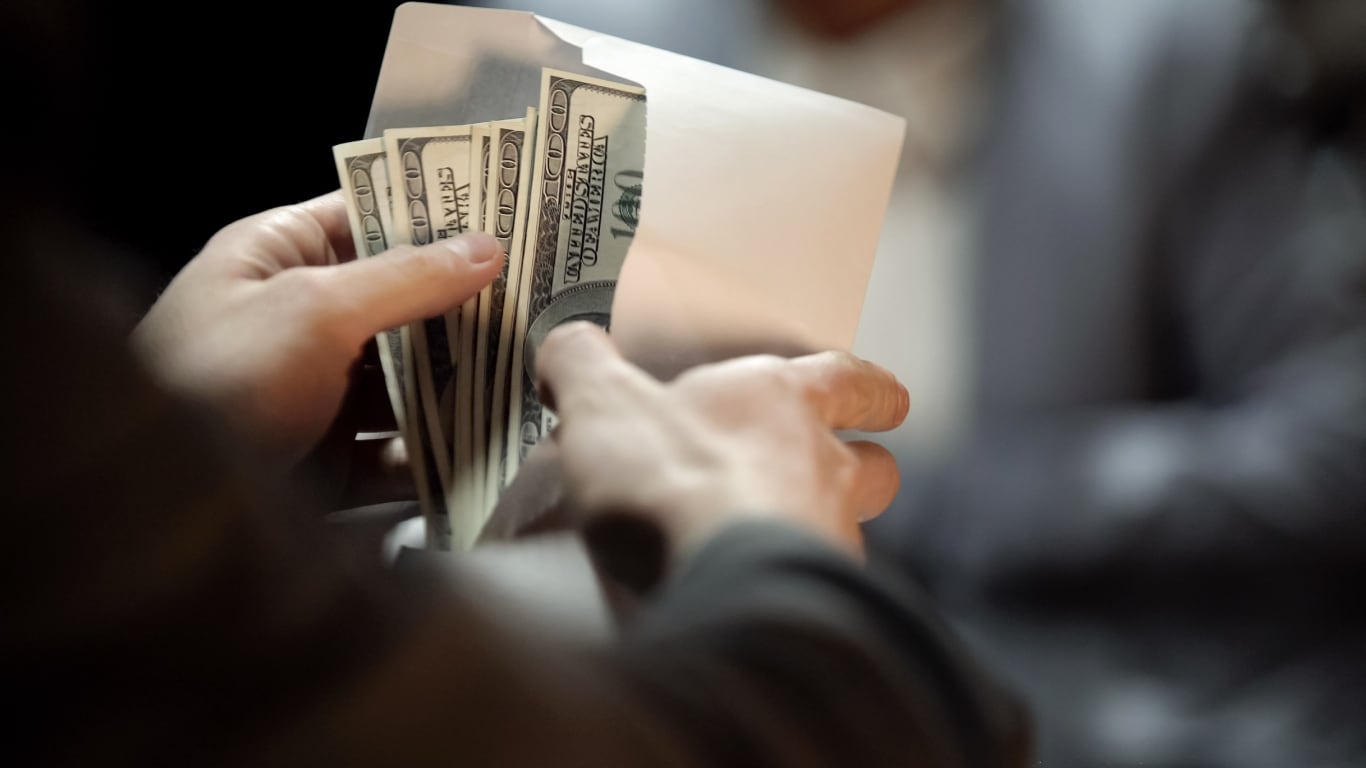 El impacto de la depreciación cambiaria fue limitado: el tipo de cambio incide con mayor fuerza sobre los bienes, debido a la proporción de insumos importados.  (Foto: Adobe Stock)