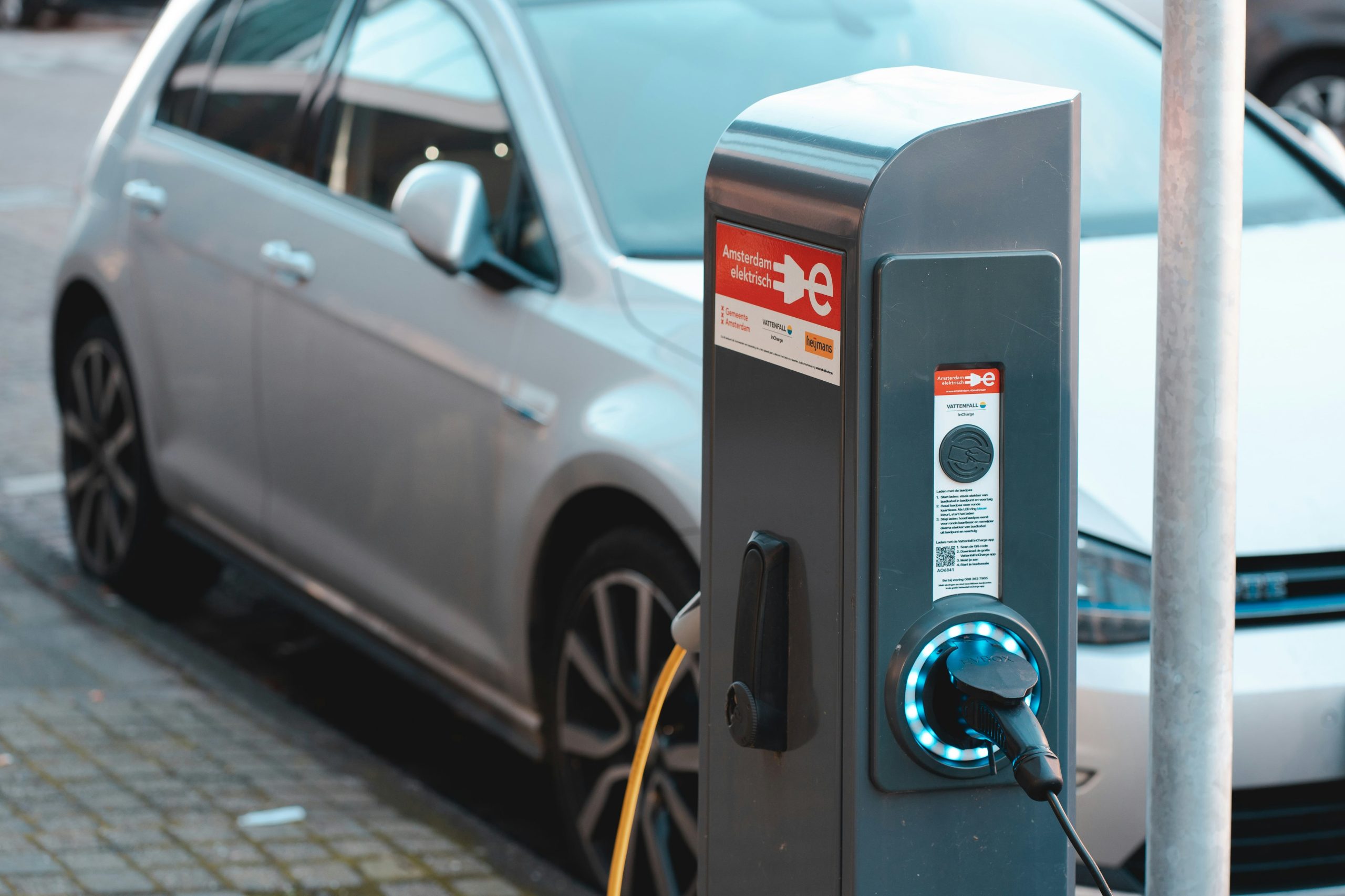 Las ventas de autos eléctricos en California representan el 20% de todas en el estado (Unsplash)