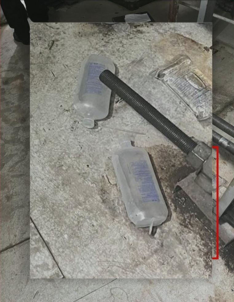 Los exempleados del laboratorio contaron que era común ver los sueros y las cajas de ampollas de fentanilo tiradas en el piso. (Foto: Telenoche)