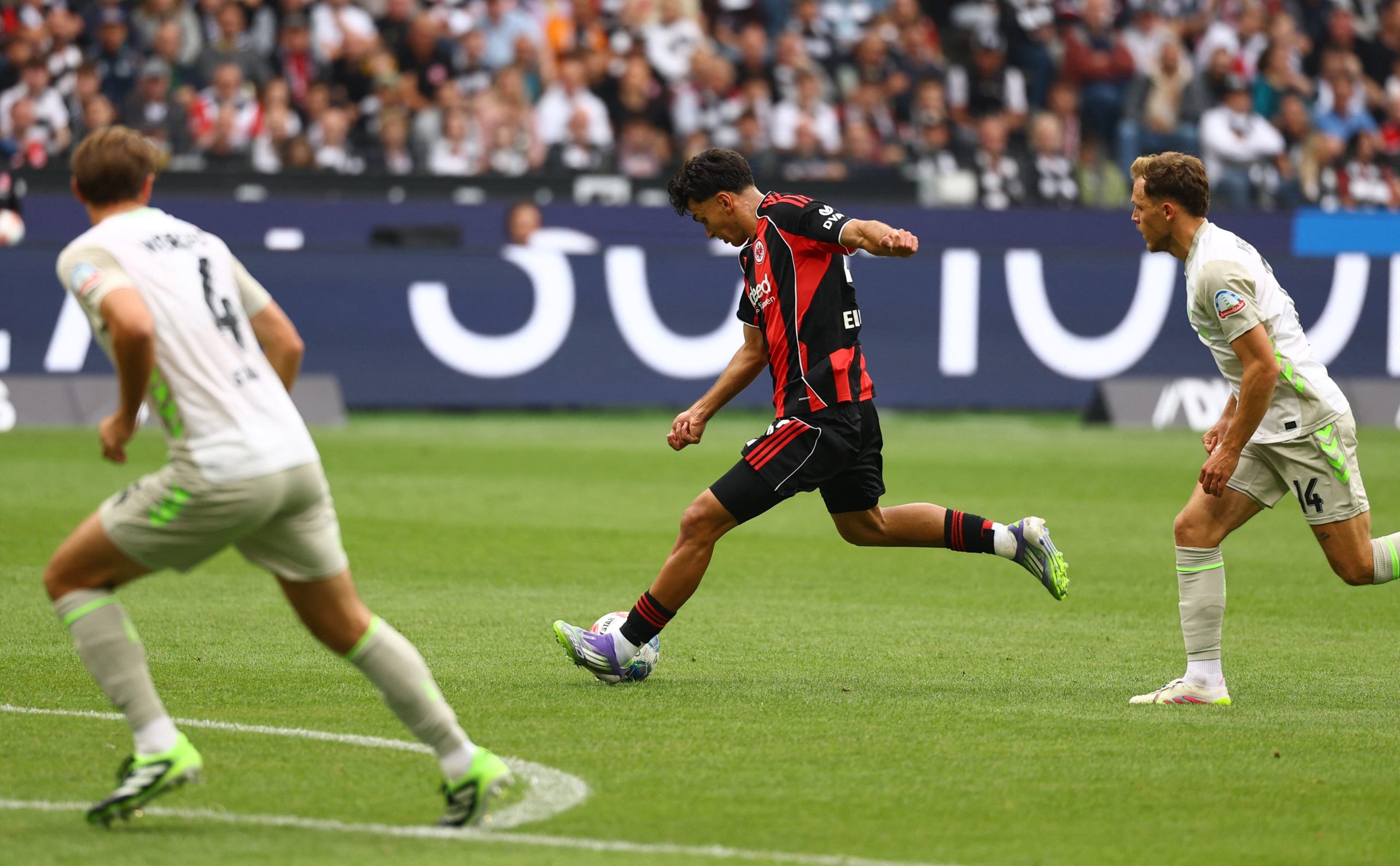 E. Frankfurt vs W. Bremen por la fecha 1 de la Bundesliga de Alemania del 2025.
