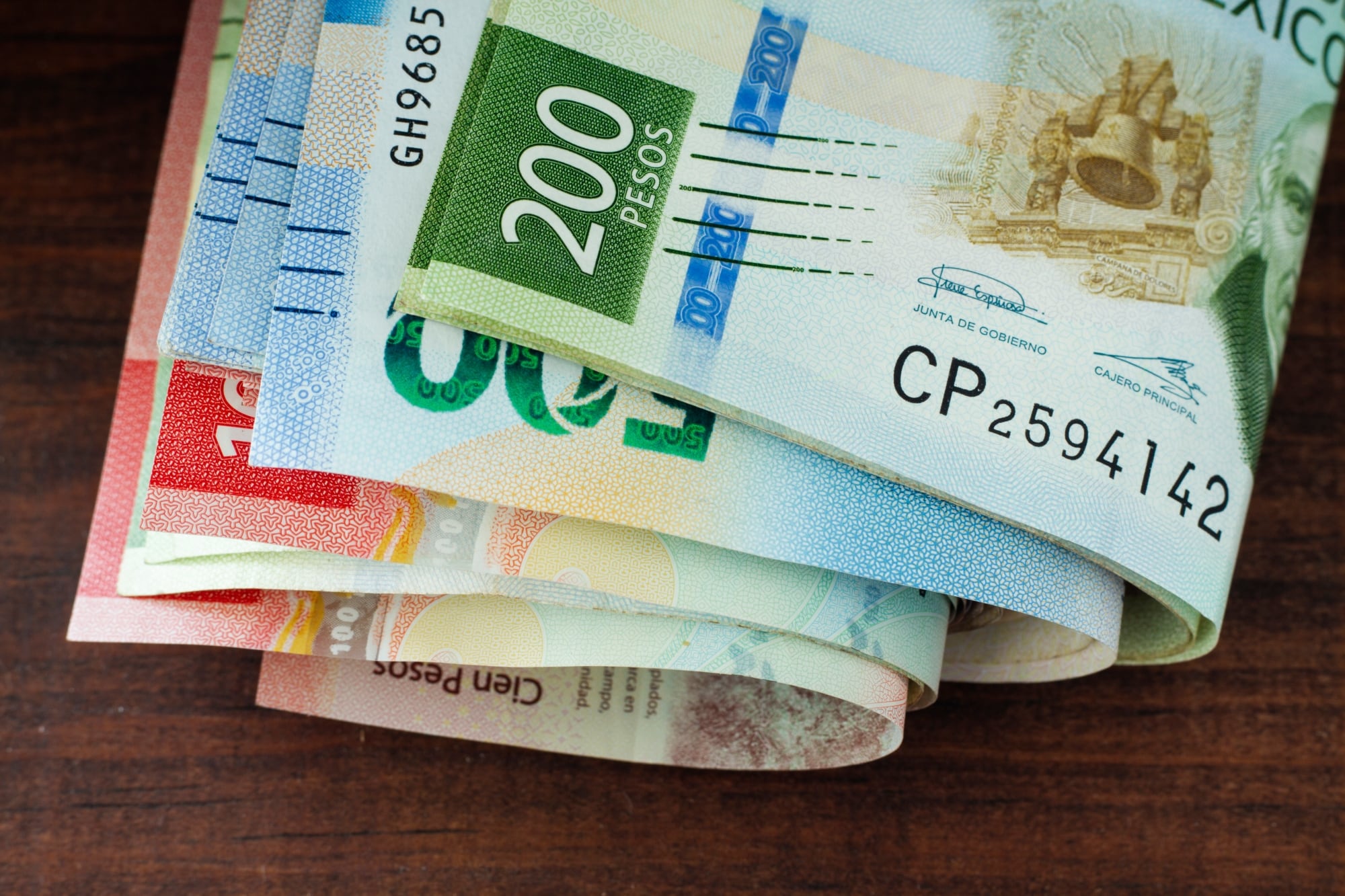 El precio del dólar hoy 25 de agosto en Elektra está en $17,60 a la compra