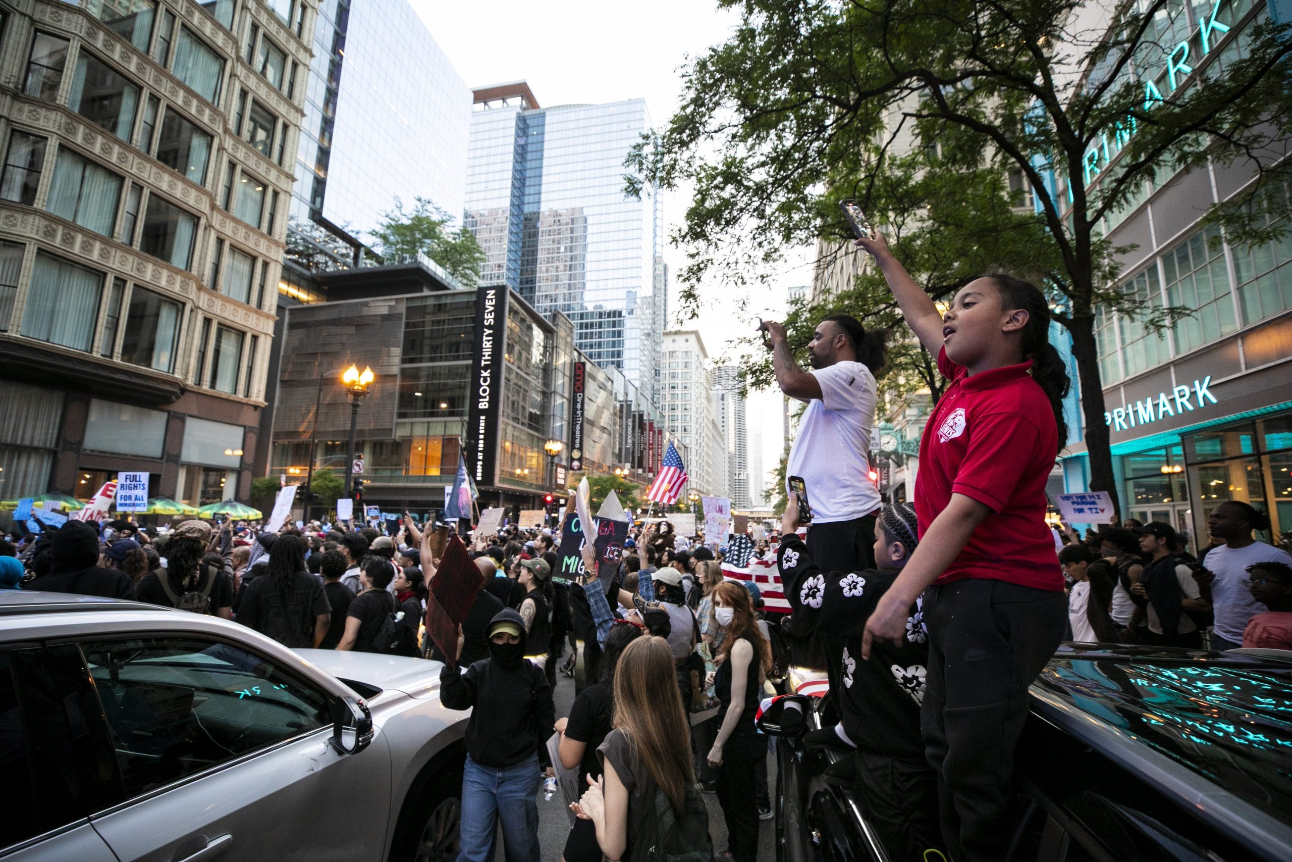 Manifestaciones en Chicago contra los planes de deportación de migrantes del gobierno de Donald Trump.