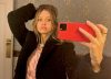 Tiene 19 años. Es la nieta de una diva del cine e hija de un reconocido director, estudia Literatura y Arte y ama la danza