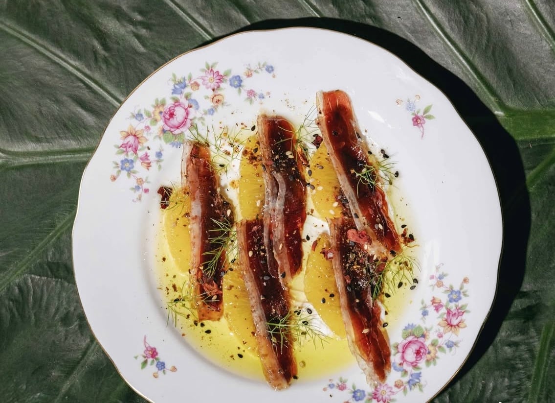 Jamón de pato y togarashi de flores