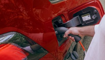 En Estados Unidos: cuánto sale llenar el tanque de gasolina de un Toyota RAV4 en agosto de 2025