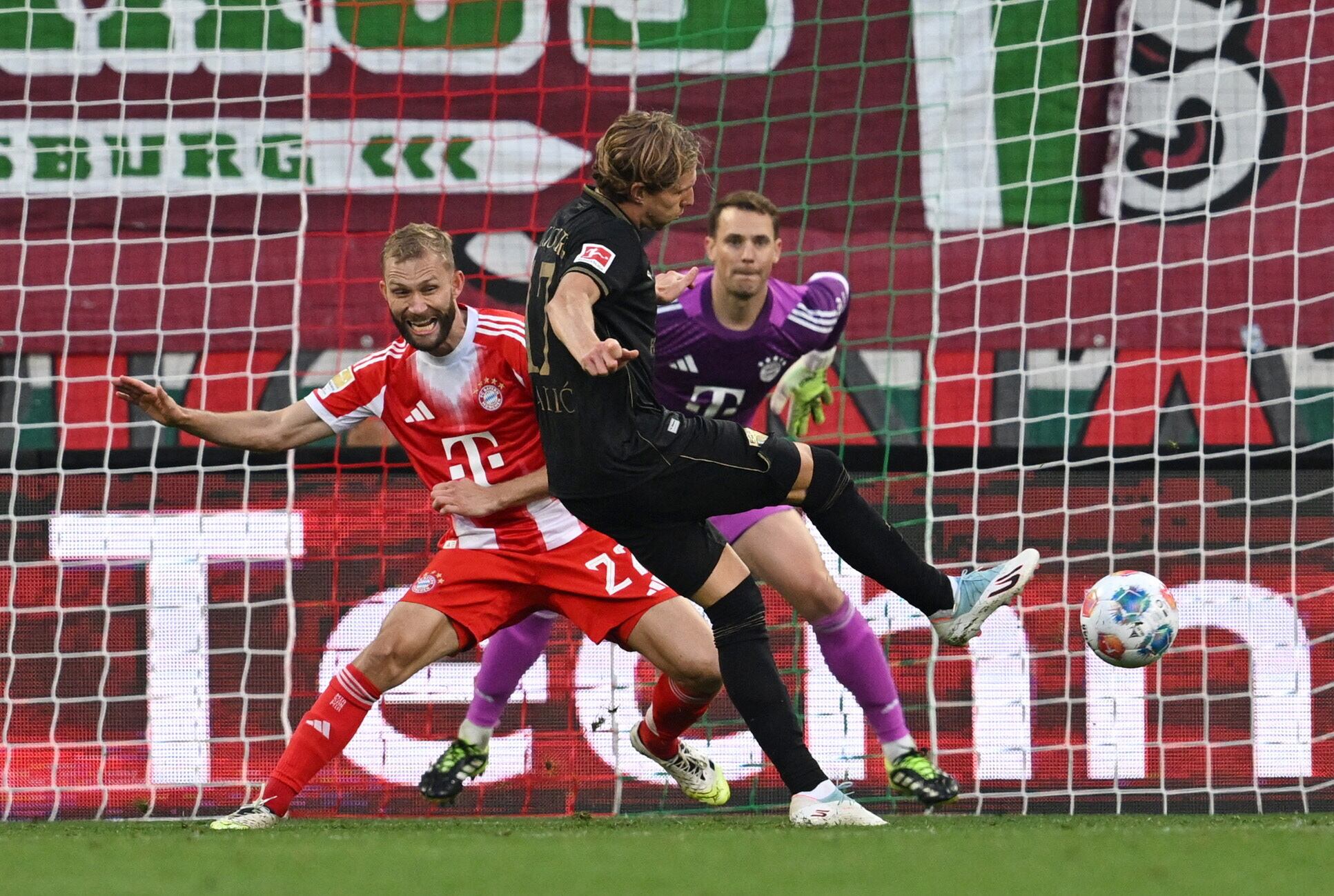 Augsburg vs Bayern Munich por la fecha 2 de la Bundesliga de Alemania del 2025.