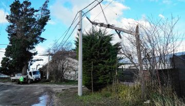 Bariloche: fuertes ráfagas generaron destrozos y cortes de luz