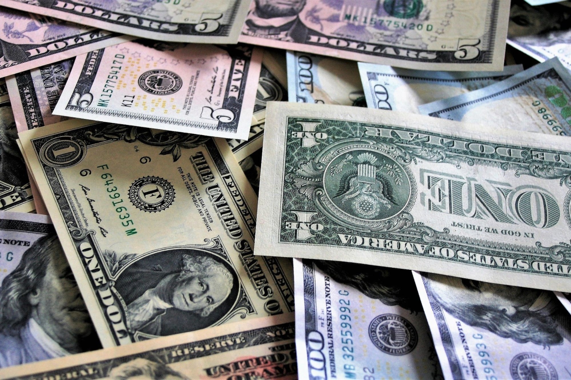 El precio del dólar hoy 25 de agosto en Elektra está en $17,65 a la compra