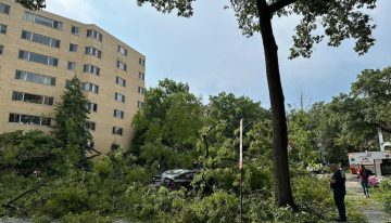 Un nene de 13 años jugaba con sus amigos en medio de una tormenta, cayó por una alcantarilla y murió